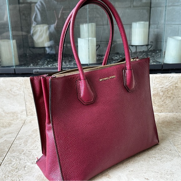 Michael Kors Crossbody Tote - Picture 4 of 15